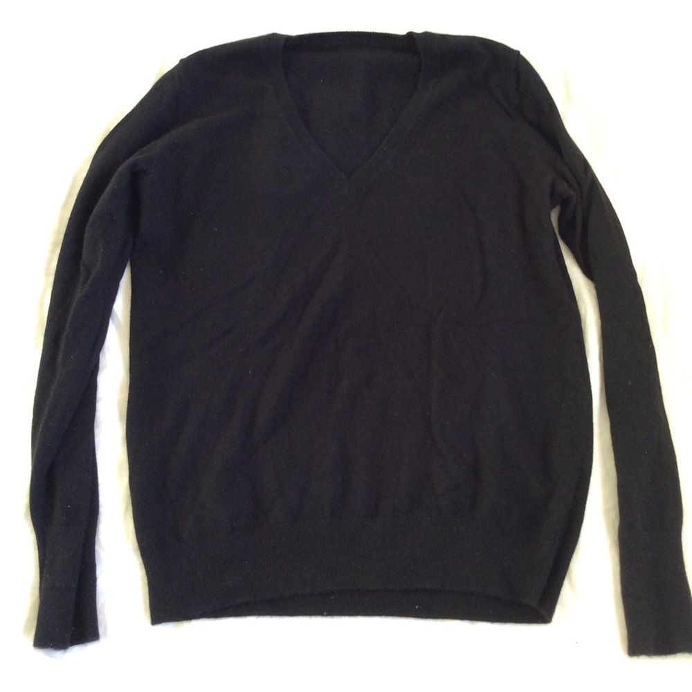 Everlane Cashmere V-Neck